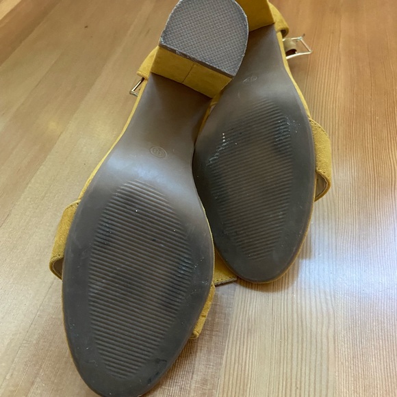 Faux suede heeled sandals sz 8 - Picture 2 of 3